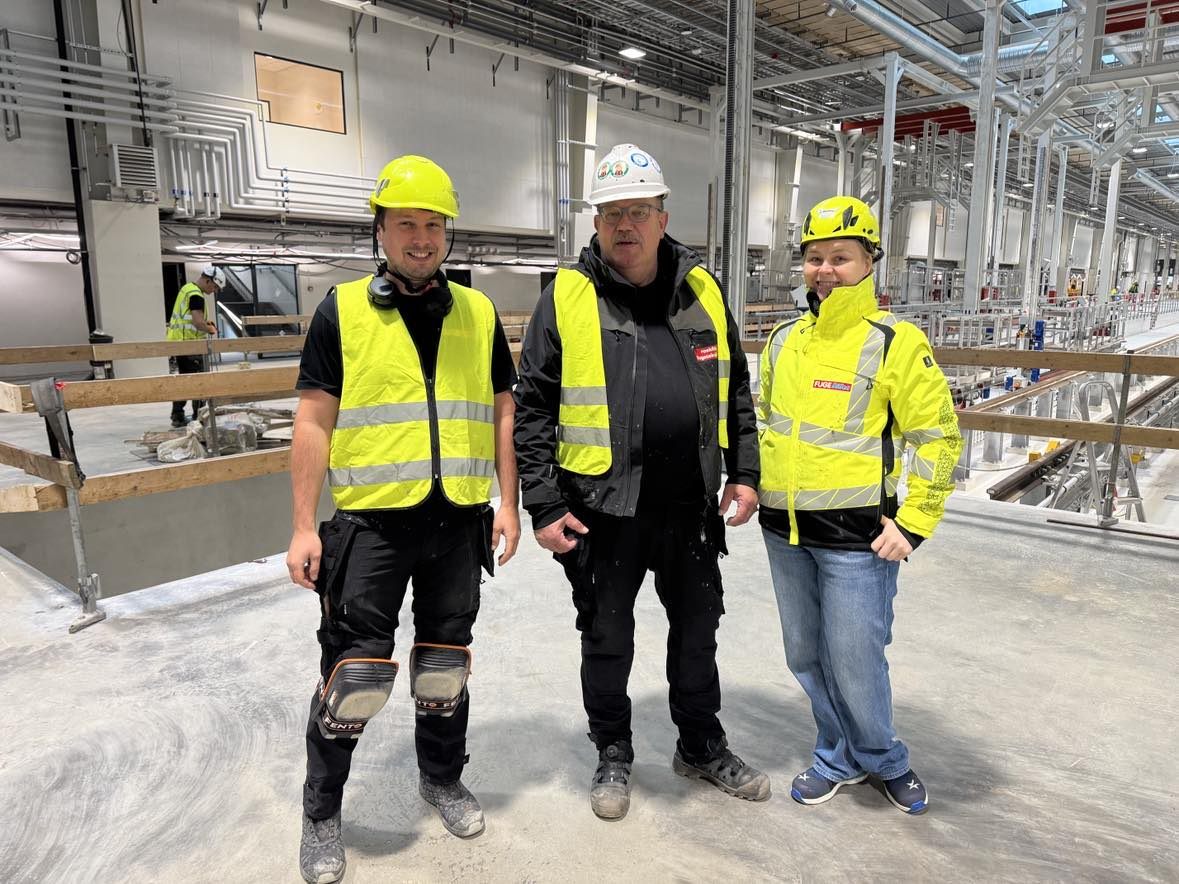 Kolleger fra Fugebillen på en byggeplads